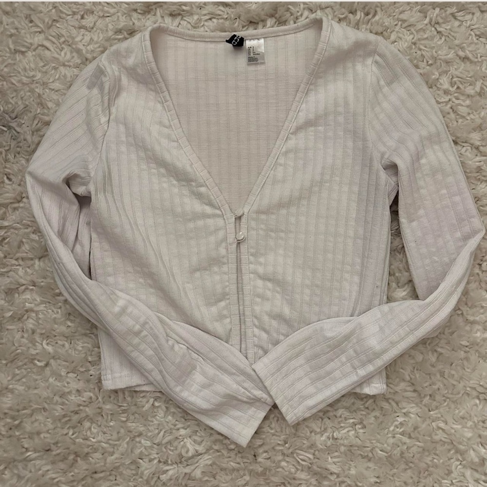 H&M white long sleeve buttoned top